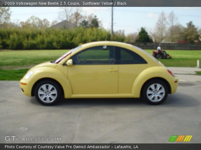 2009 Volkswagen New Beetle 2.5 Coupe in Sunflower Yellow