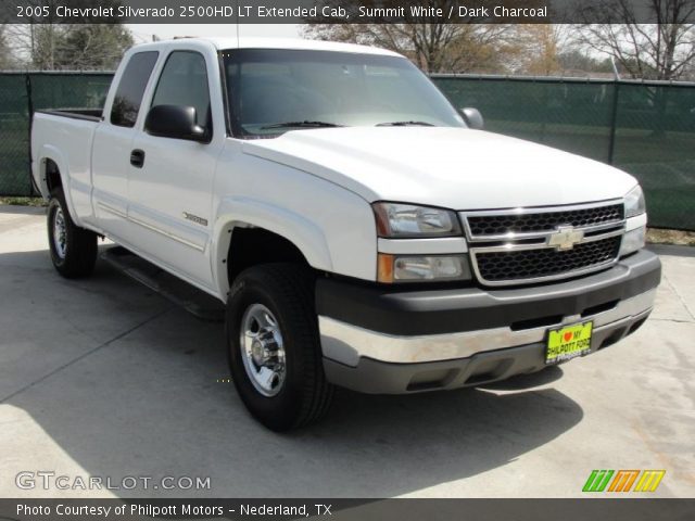 2005 Chevrolet Silverado 2500HD LT Extended Cab in Summit White