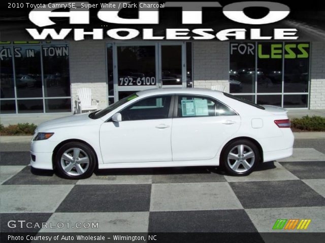 2010 Toyota Camry SE in Super White