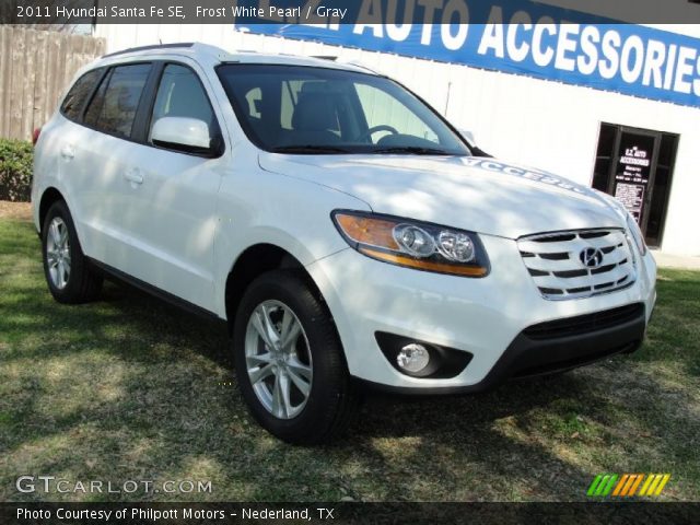 2011 Hyundai Santa Fe SE in Frost White Pearl