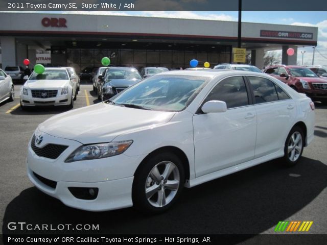 2011 Toyota Camry SE in Super White