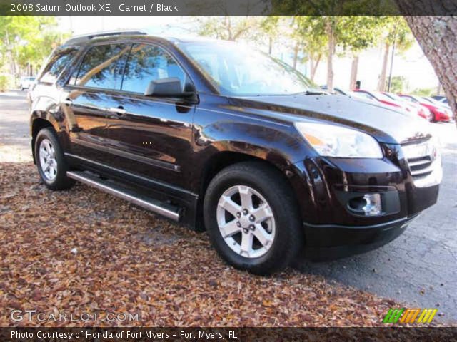 2008 Saturn Outlook XE in Garnet