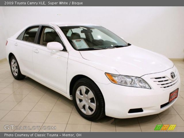 2009 Toyota Camry XLE in Super White
