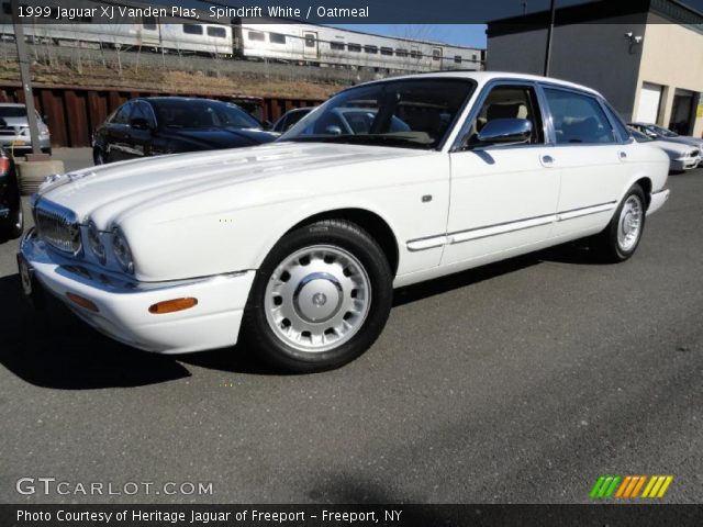 1999 Jaguar XJ Vanden Plas in Spindrift White