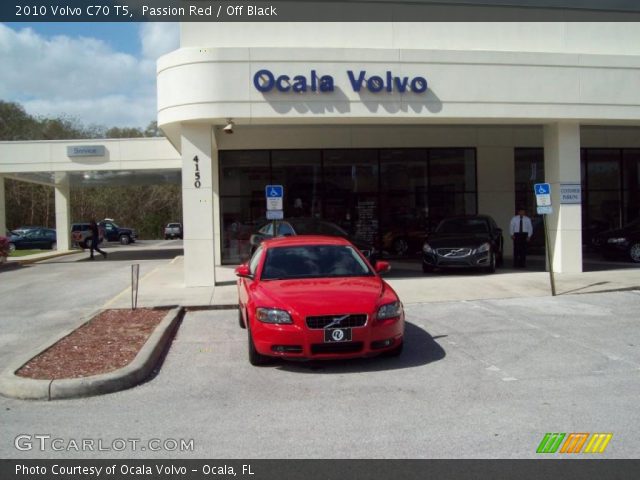 2010 Volvo C70 T5 in Passion Red