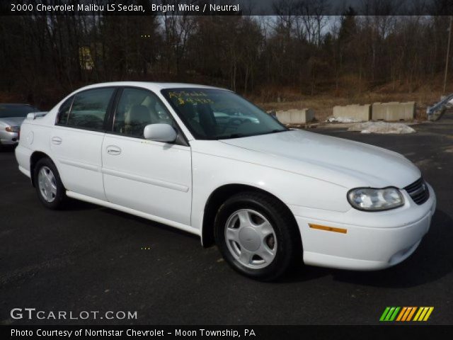 2000 Chevrolet Malibu LS Sedan in Bright White