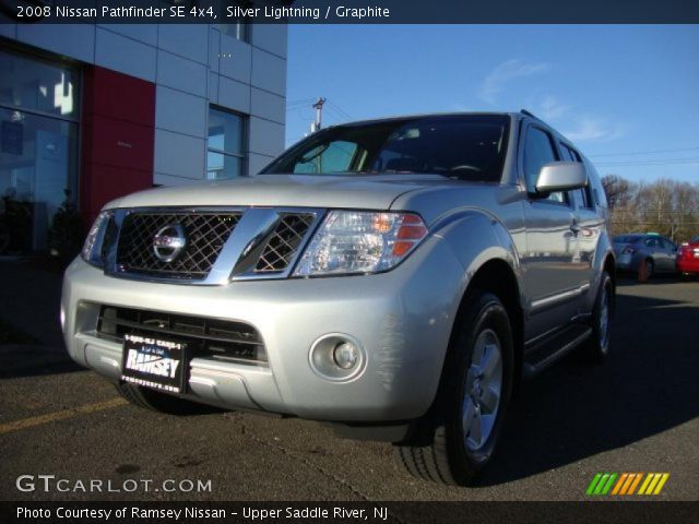 2008 Nissan Pathfinder SE 4x4 in Silver Lightning