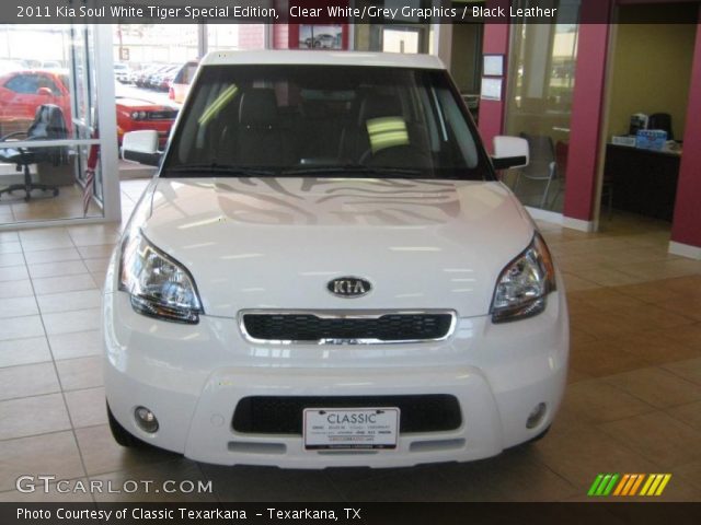 2011 Kia Soul White Tiger Special Edition in Clear White/Grey Graphics