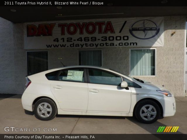 2011 Toyota Prius Hybrid II in Blizzard White Pearl
