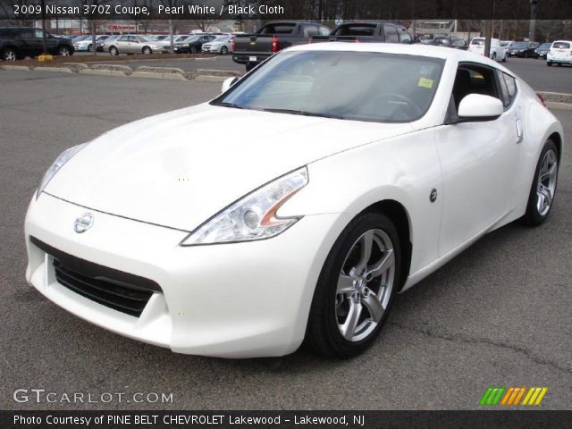 2009 Nissan 370Z Coupe in Pearl White