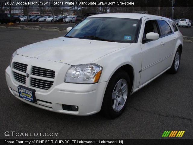 2007 Dodge Magnum SXT in Stone White