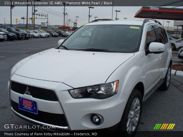 2011 Mitsubishi Outlander SE AWD in Diamond White Pearl