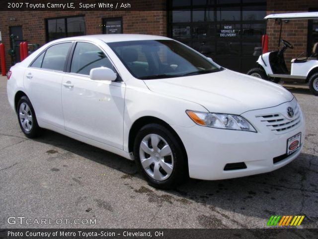 2007 Toyota Camry LE in Super White