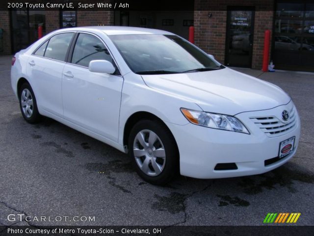 2009 Toyota Camry LE in Super White