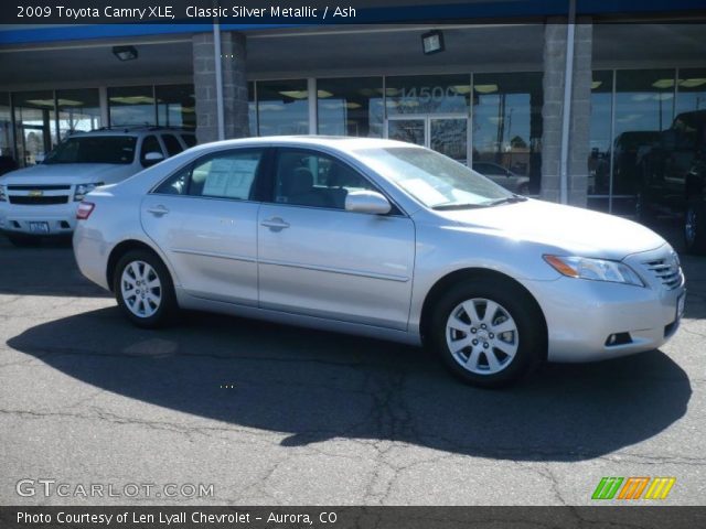 2009 Toyota Camry XLE in Classic Silver Metallic