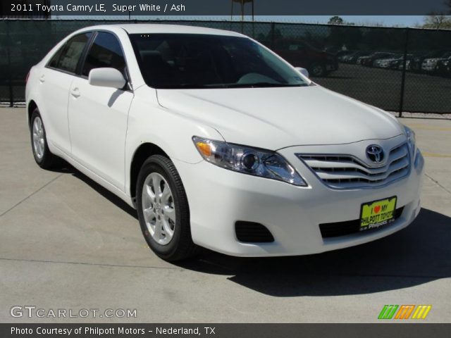 2011 Toyota Camry LE in Super White