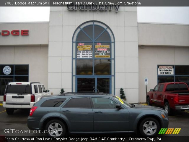2005 Dodge Magnum SXT in Magnesium Pearl