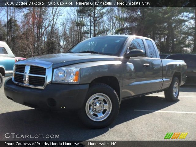 2006 Dodge Dakota ST Club Cab 4x4 in Mineral Gray Metallic