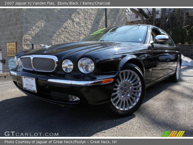 2007 Jaguar XJ Vanden Plas in Ebony Black