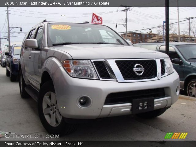 2008 Nissan Pathfinder SE 4x4 in Silver Lightning