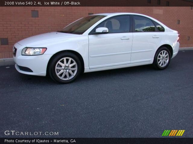 2008 Volvo S40 2.4i in Ice White