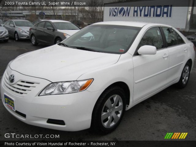 2009 Toyota Camry LE in Super White