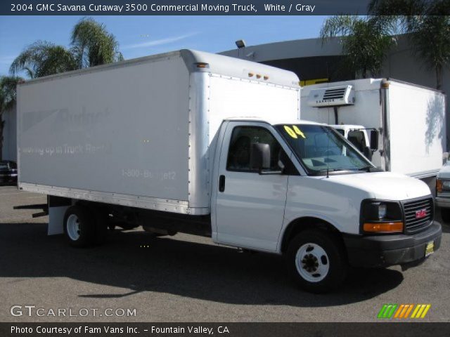 2004 GMC Savana Cutaway 3500 Commercial Moving Truck in White