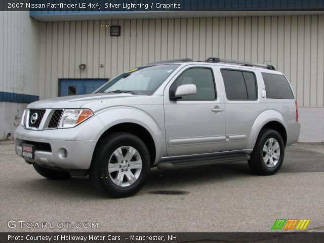 2007 Nissan Pathfinder LE 4x4 in Silver Lightning