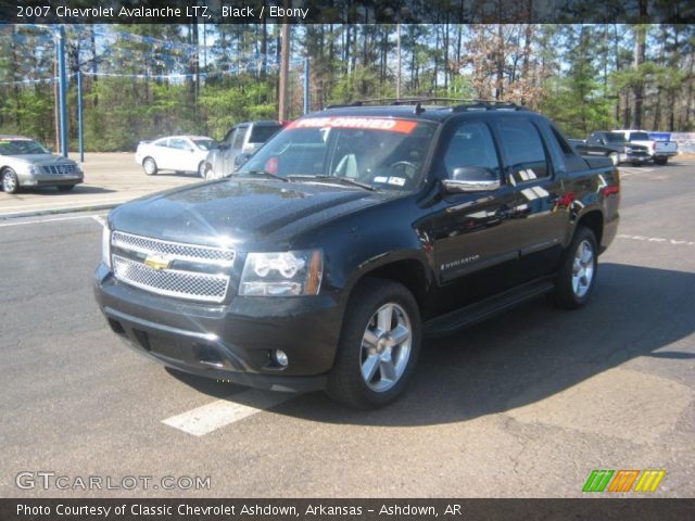 2007 Chevrolet Avalanche LTZ in Black