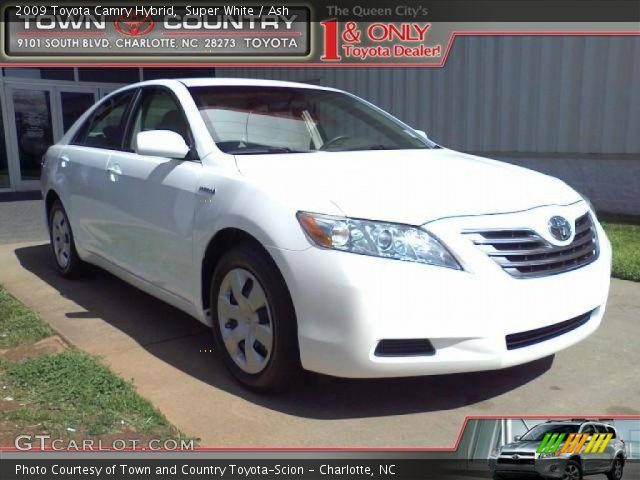 2009 Toyota Camry Hybrid in Super White