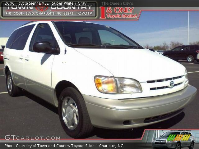 2000 Toyota Sienna XLE in Super White