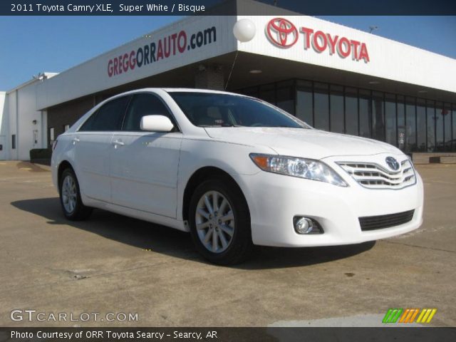 2011 Toyota Camry XLE in Super White