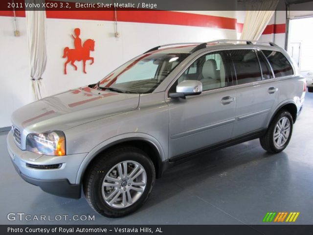 2011 Volvo XC90 3.2 in Electric Silver Metallic