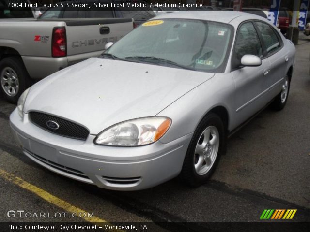 2004 Ford Taurus SES Sedan in Silver Frost Metallic