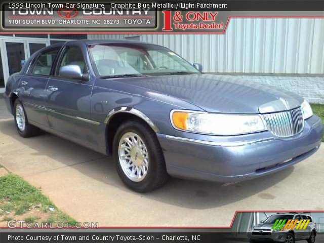 1999 Lincoln Town Car Signature in Graphite Blue Metallic