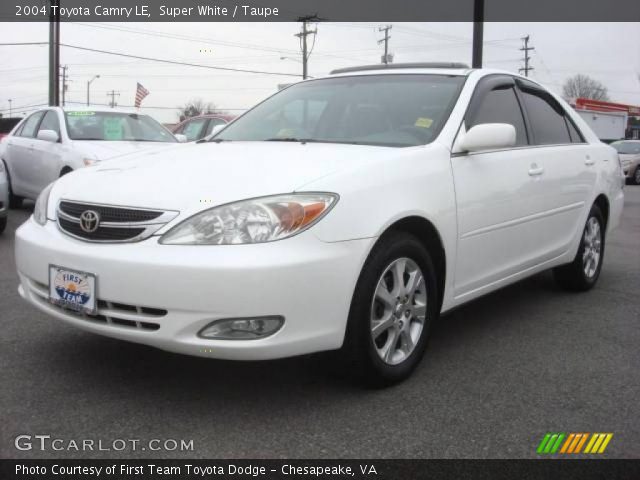2004 Toyota Camry LE in Super White