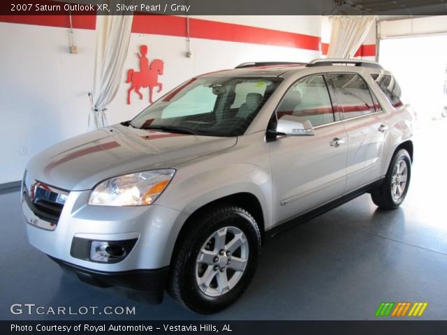 2007 Saturn Outlook XR in Silver Pearl