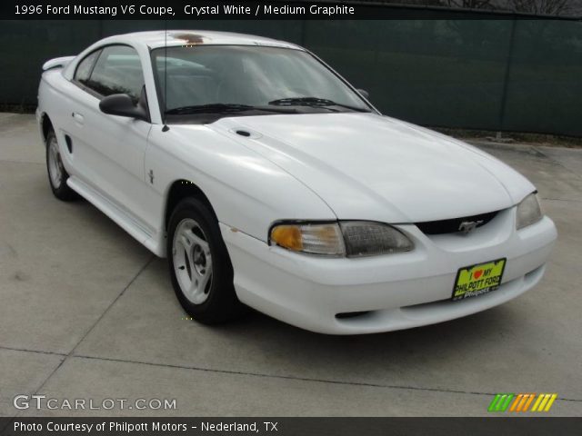 1996 Ford Mustang V6 Coupe in Crystal White