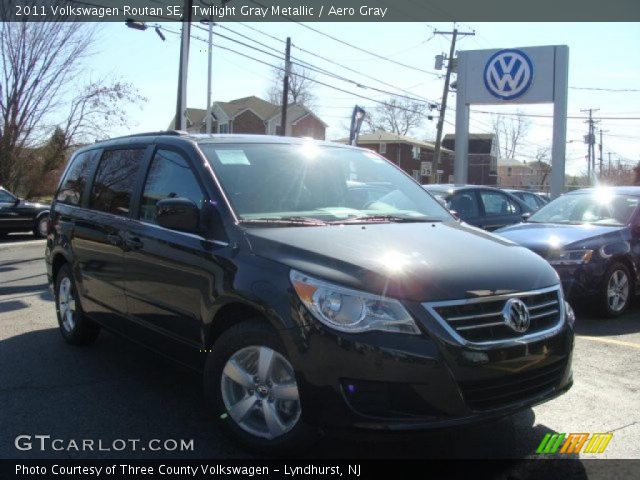 2011 Volkswagen Routan SE in Twilight Gray Metallic
