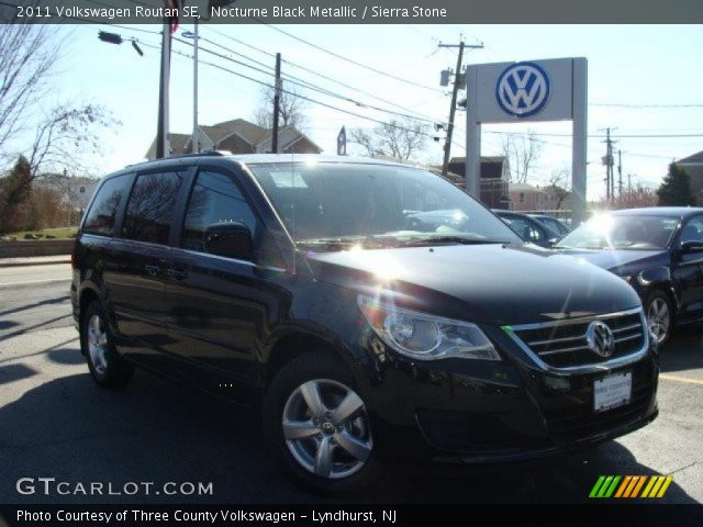 2011 Volkswagen Routan SE in Nocturne Black Metallic