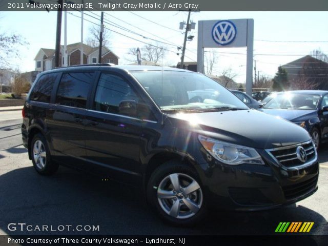 2011 Volkswagen Routan SE in Twilight Gray Metallic