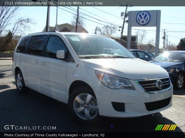 2011 Volkswagen Routan SEL in Calla Lily White