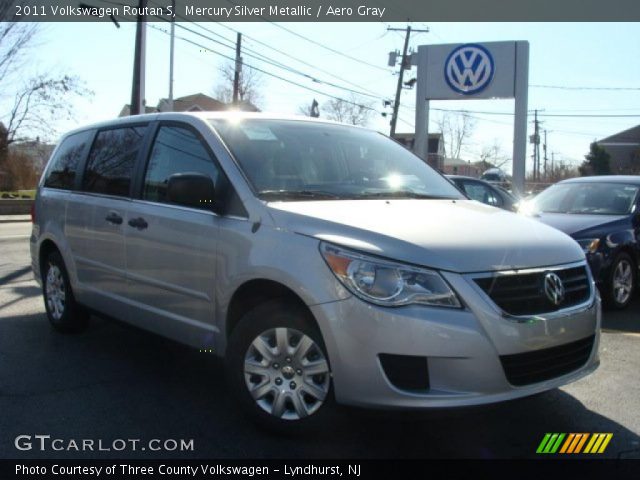 2011 Volkswagen Routan S in Mercury Silver Metallic