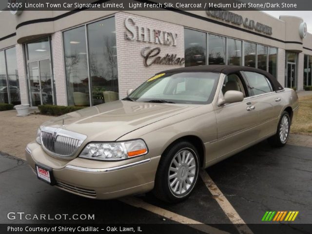2005 Lincoln Town Car Signature Limited in Light French Silk Clearcoat