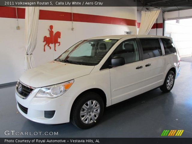 2011 Volkswagen Routan S in Calla Lily White
