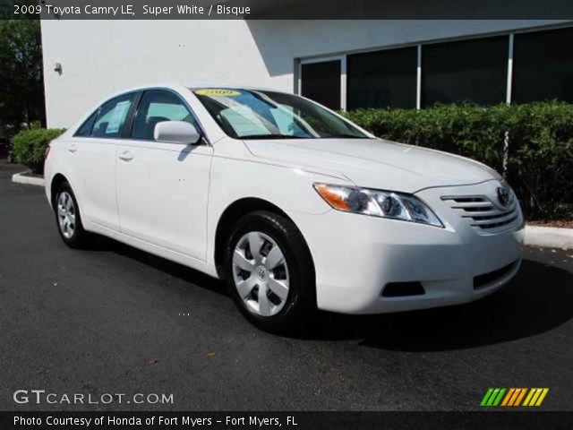 2009 Toyota Camry LE in Super White