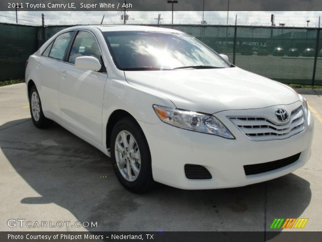 2011 Toyota Camry LE in Super White