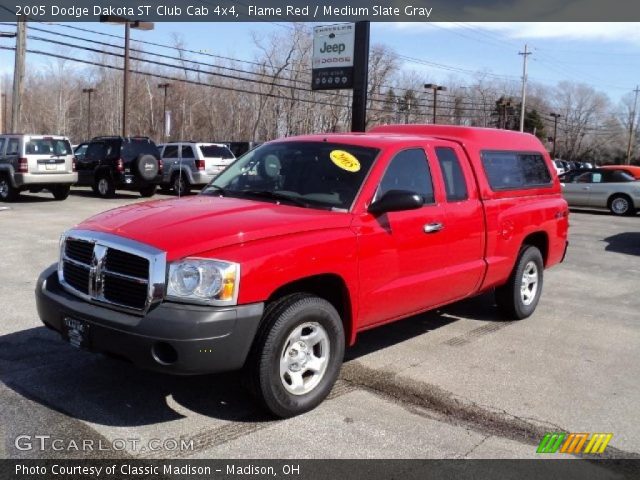2005 Dodge Dakota ST Club Cab 4x4 in Flame Red