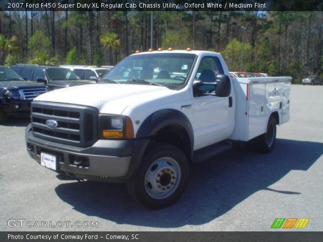 2007 Ford F450 Super Duty XL Regular Cab Chassis Utility in Oxford White
