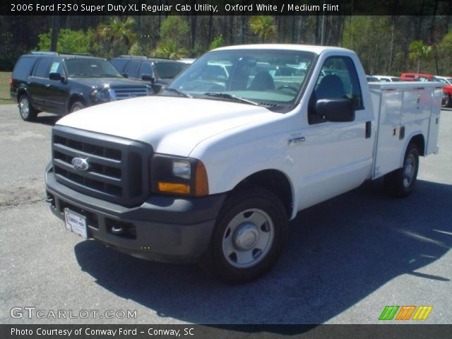 2006 Ford F250 Super Duty XL Regular Cab Utility in Oxford White